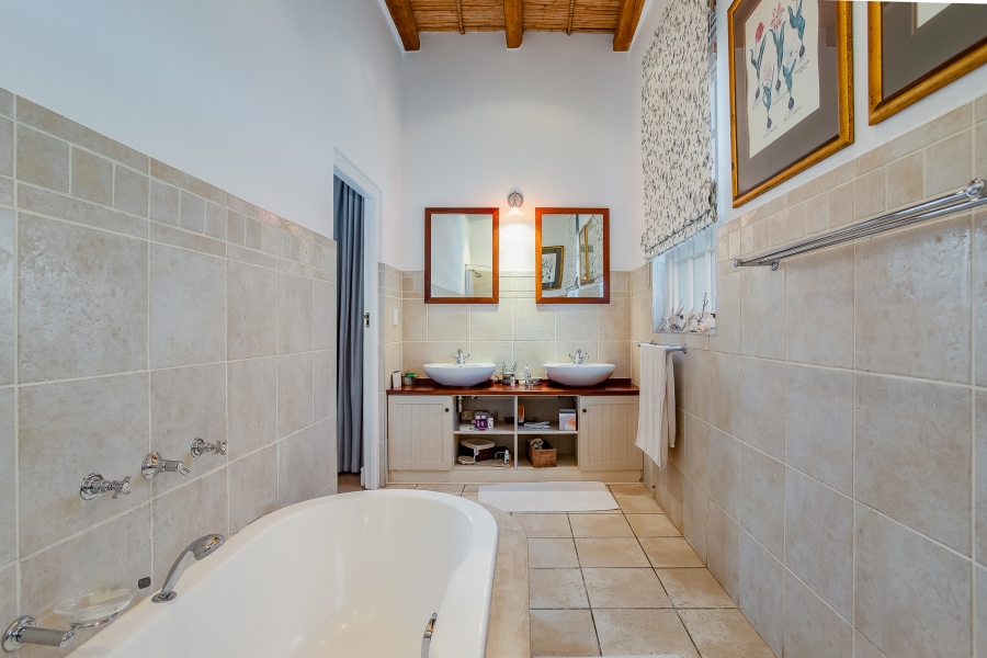 3 Bedroom Property for Sale in Deltacrest Western Cape